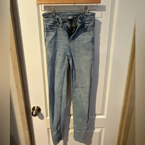 American Eagle Next Level Stretch, High Rise Jeggings. Sz 0. Light wash. - Picture 1 of 6